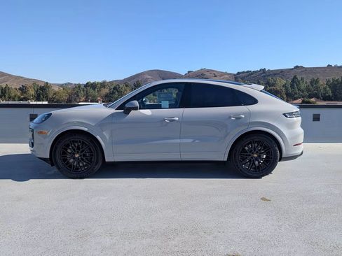 Certified 2026 Porsche Cayenne Coupe AWD/4WD image 2