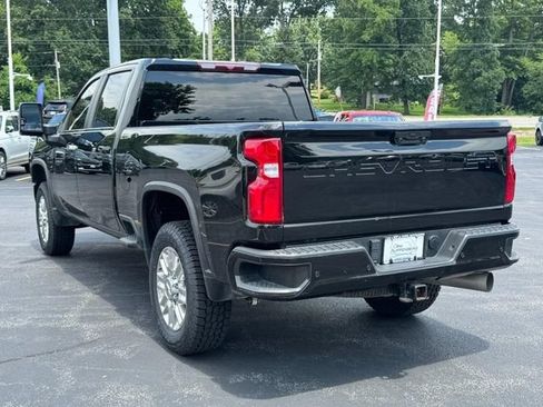 Used 2024 Chevrolet Silverado 2500 LT w/ Midnight Edition AWD/4WD image 6