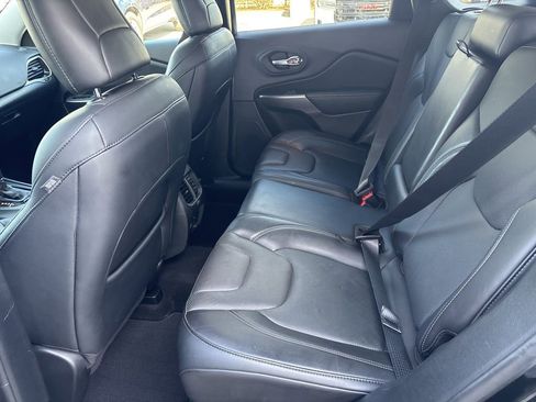 Used 2021 Jeep Cherokee Limited image 12