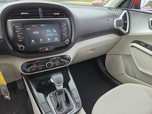 Used 2020 Kia Soul LX FWD image 19