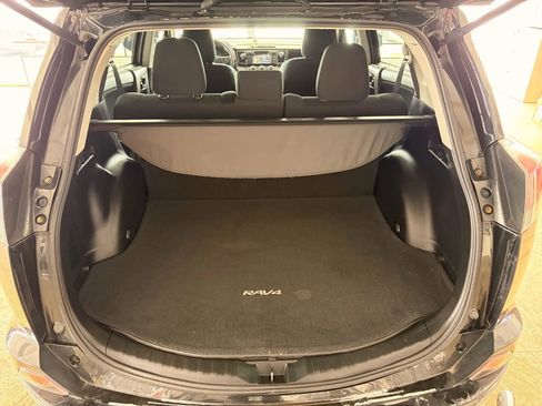 Used 2016 Toyota RAV4 LE image 16