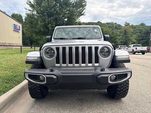 Used 2018 Jeep Wrangler Unlimited Sahara w/ LED Lighting Group AWD/4WD image 2