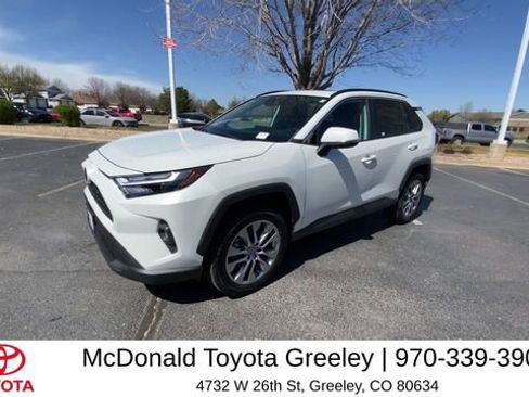 Used 2022 Toyota RAV4 XLE Premium image 4