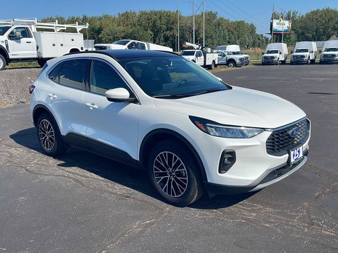 Used 2025 Ford Escape SE FWD image 6