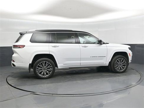 Used 2022 Jeep Grand Cherokee L Summit image 2