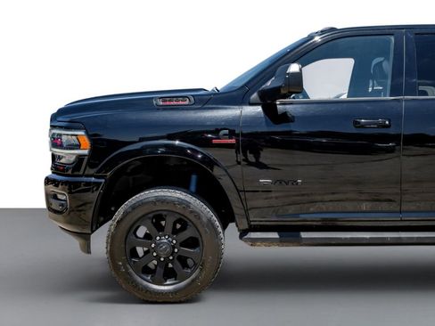 Used 2019 RAM 2500 Laramie w/ Black Appearance Package AWD/4WD image 10