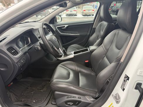 Used 2016 Volvo V60 T5 Cross Country Platinum w/ Climate Package image 11