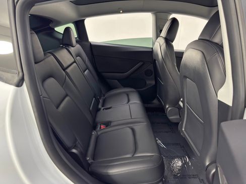 Used 2021 Tesla Model Y Long Range image 39