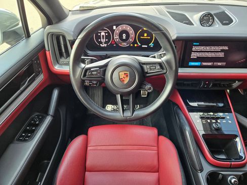 Used 2024 Porsche Cayenne S AWD/4WD image 14