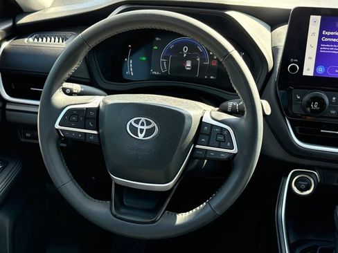 Used 2025 Toyota Grand Highlander AWD Hybrid image 14