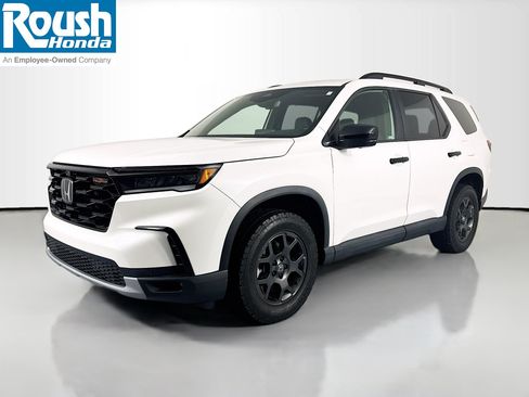Certified 2023 Honda Pilot TrailSport image 1
