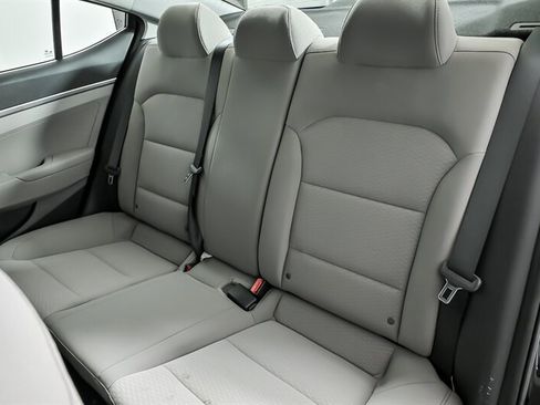 Used 2019 Hyundai Elantra SE FWD image 19