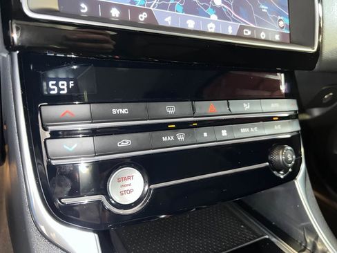 Used 2019 Jaguar XE image 28