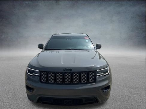 Used 2022 Jeep Grand Cherokee Laredo X RWD image 2