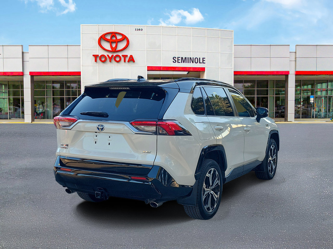 Used 2021 Toyota RAV4 XSE w/ Weather Package AWD/4WD image 3