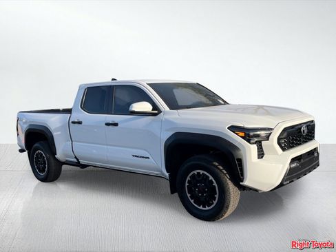 Used 2024 Toyota Tacoma TRD Off-Road w/ TRD Off Road Upgrade Package AWD/4WD image 9