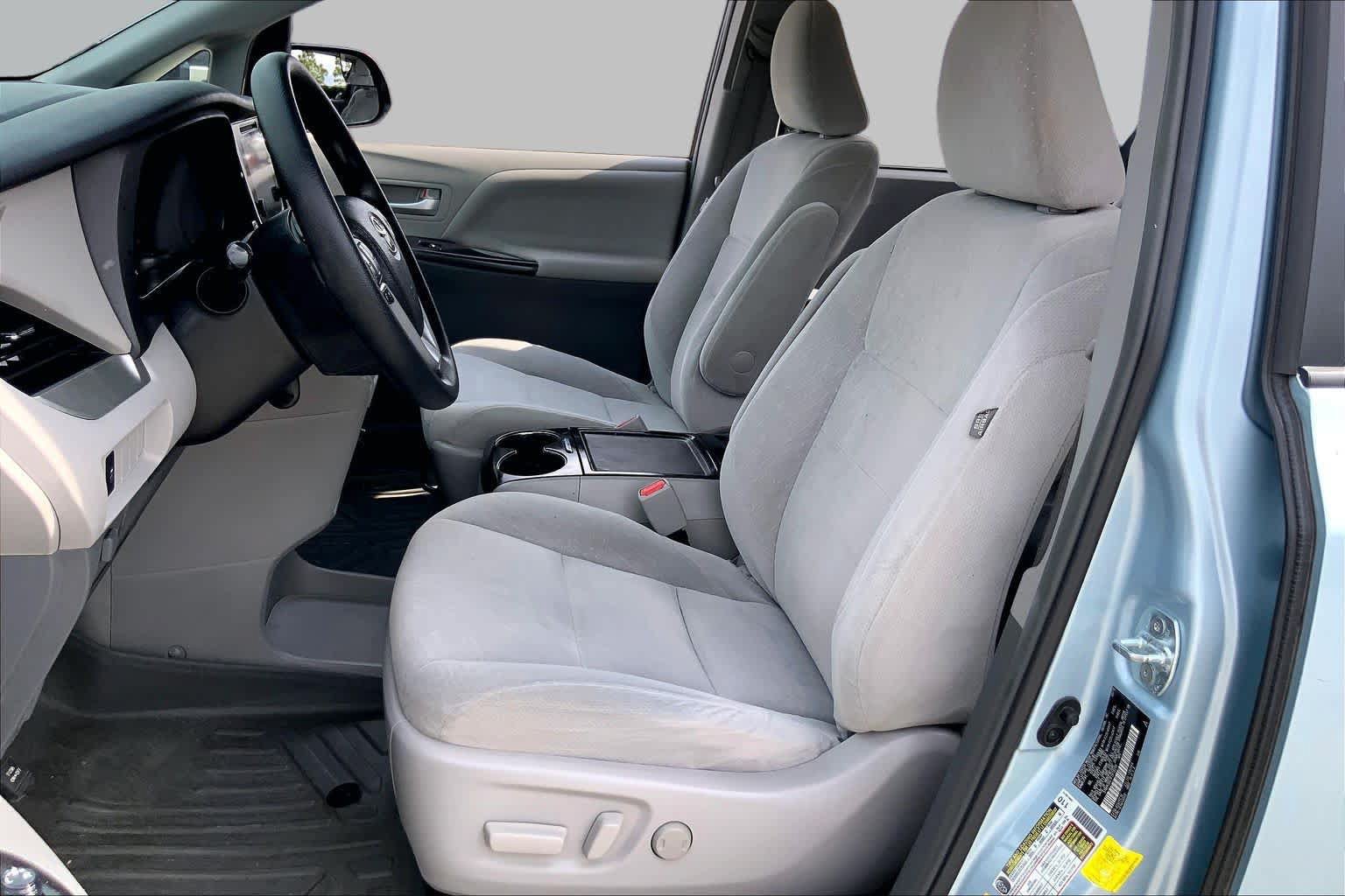 Used 2015 Toyota Sienna LE FWD image 7