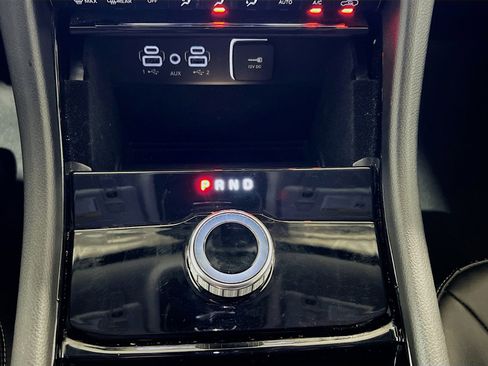 Used 2022 Jeep Grand Cherokee Limited image 12