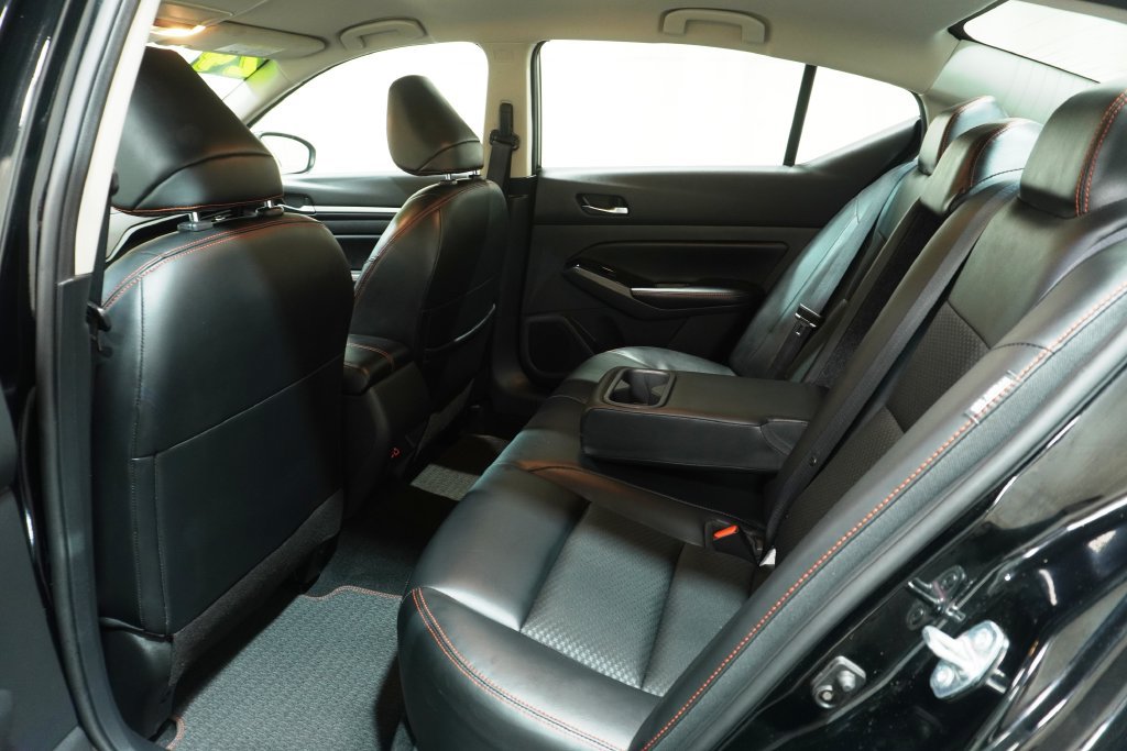 Used 2024 Nissan Altima 2.5 SR FWD image 12
