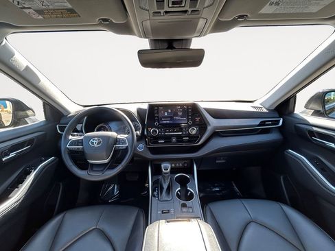 Used 2022 Toyota Highlander XLE image 13