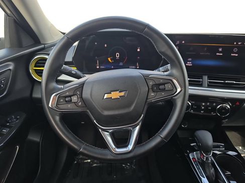 Used 2024 Chevrolet Trax LT w/ Driver Confidence Package FWD image 15
