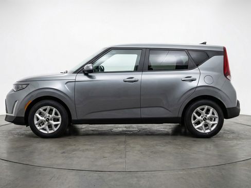 Used 2025 Kia Soul LX w/ LX Technology Package FWD image 5