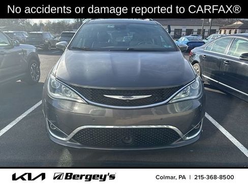 Used 2020 Chrysler Pacifica Limited w/ Tire & Wheel Group image 2