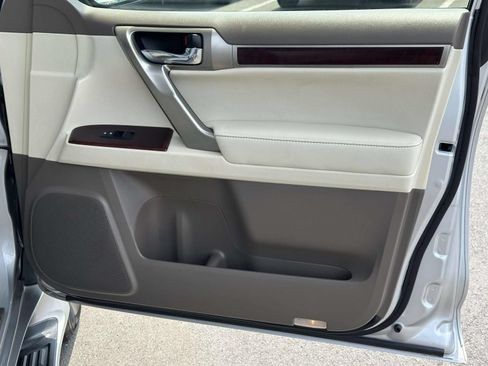 Used 2016 Lexus GX 460 w/ Premium Package AWD/4WD image 29