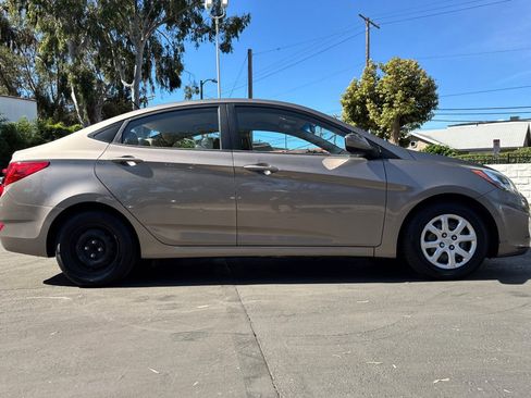 Used 2014 Hyundai Accent GLS image 3