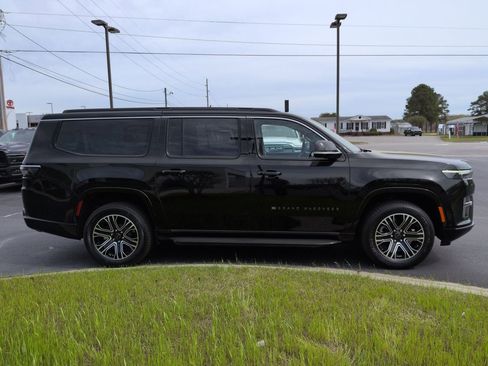 New 2026 Jeep Grand Wagoneer L 2WD image 4