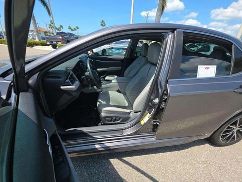 Used 2023 Toyota Camry SE FWD image 6
