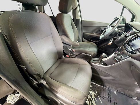 Used 2020 Chevrolet Trax LS w/ Tint and Cruise Package FWD image 28