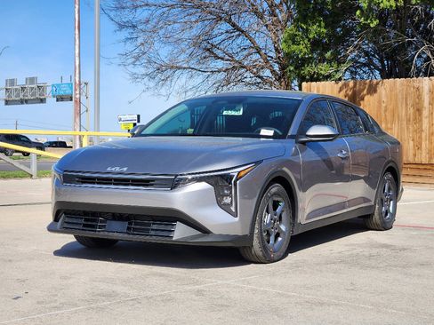 New 2026 Kia K4 LXS image 2