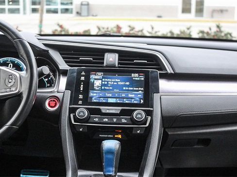 Used 2018 Honda Civic Touring image 19