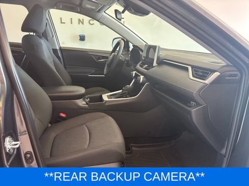 Used 2025 Toyota RAV4 XLE AWD/4WD image 7