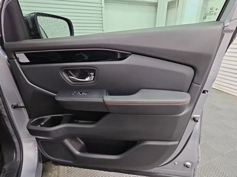 Used 2025 Honda Pilot TrailSport image 40