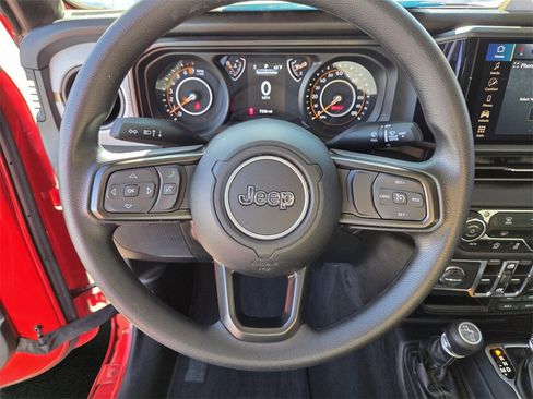 Used 2025 Jeep Gladiator Sport image 8