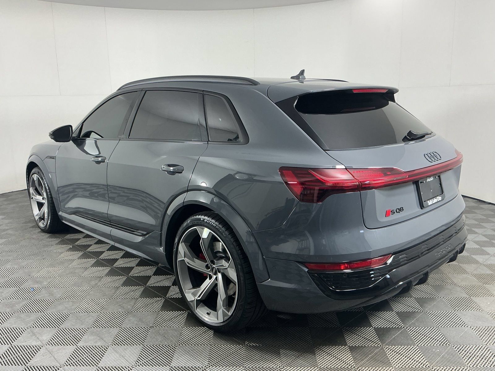 Used 2024 Audi SQ8 e-tron Premium Plus w/ Black Optic Package AWD/4WD image 6