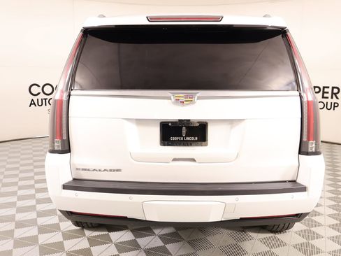 Used 2017 Cadillac Escalade Premium Luxury AWD/4WD image 25