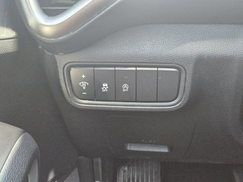 Used 2025 Kia Soul LX w/ LX Technology Package FWD image 24