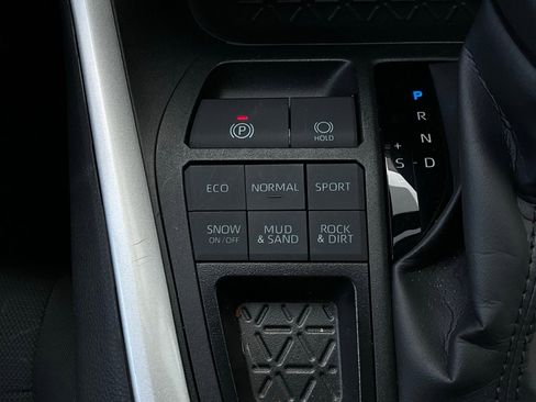 Used 2025 Toyota RAV4 XLE image 25