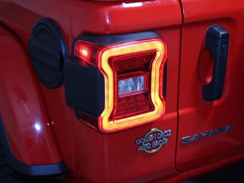 Used 2025 Jeep Wrangler Unlimited Sahara AWD/4WD image 52