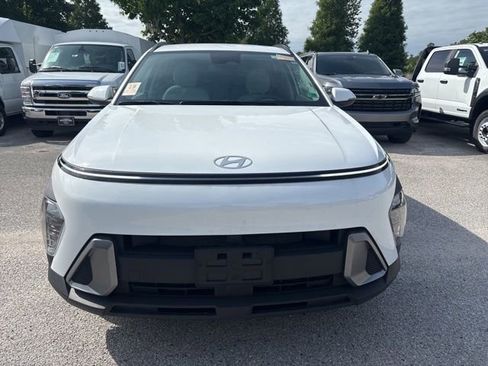 Used 2025 Hyundai Kona SEL FWD image 2
