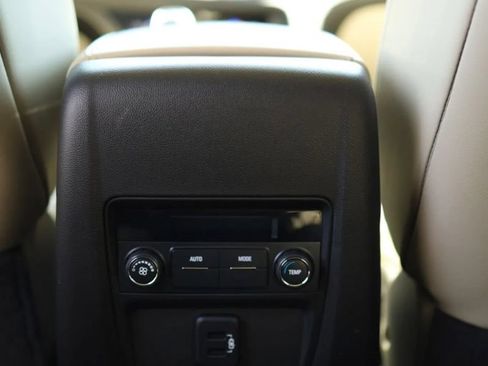 Used 2018 Buick Enclave Essence FWD image 37