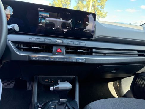 Used 2025 Kia K4 LXS image 17