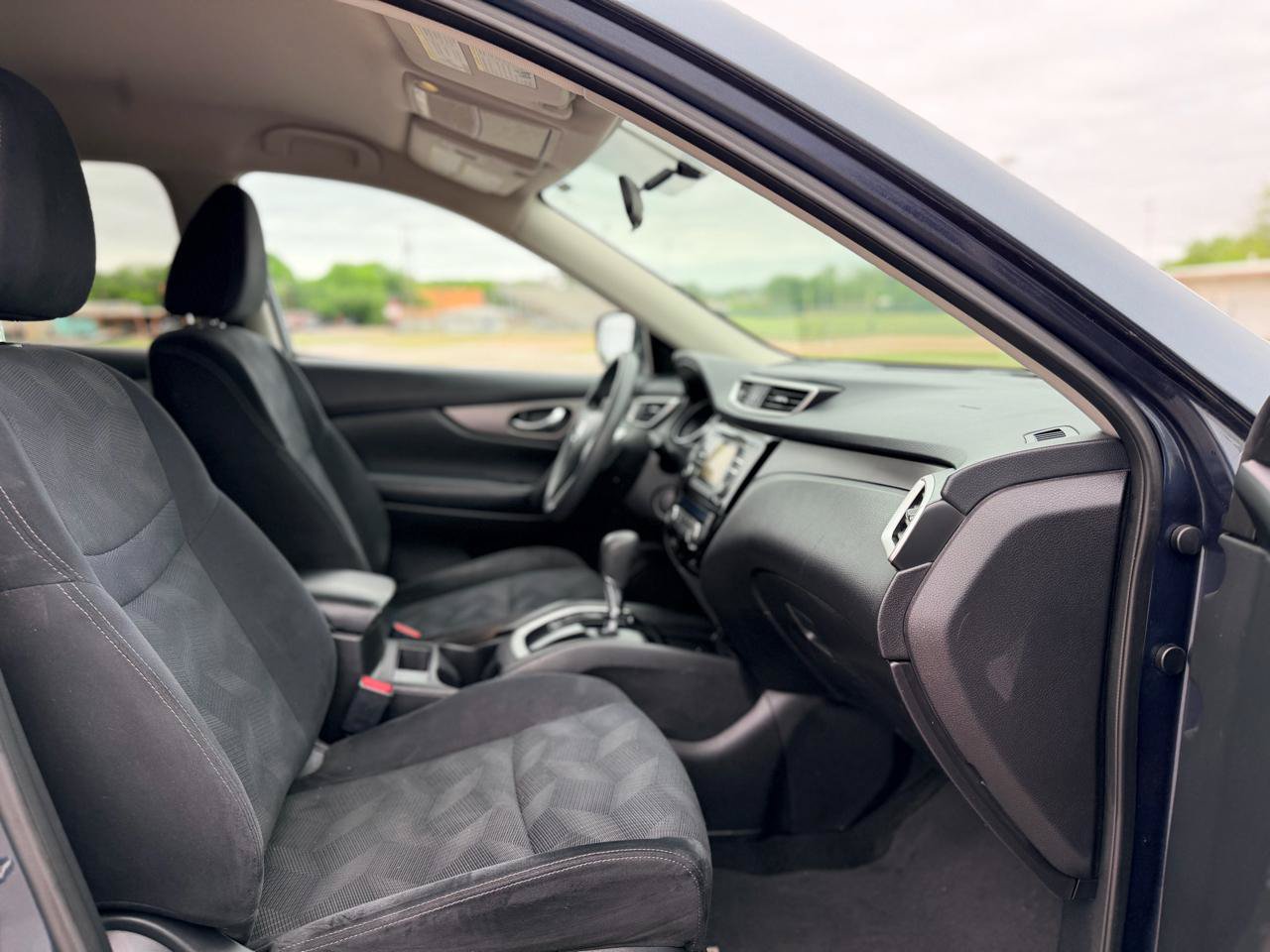 Used 2014 Nissan Rogue SV FWD image 22