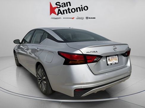 Used 2024 Nissan Altima 2.5 SV FWD image 5