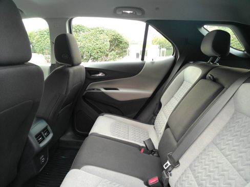 Used 2023 Chevrolet Equinox LS FWD image 12