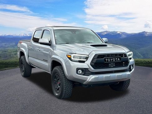 Certified 2021 Toyota Tacoma TRD Sport w/ TRD Premium Sport Package AWD/4WD image 8
