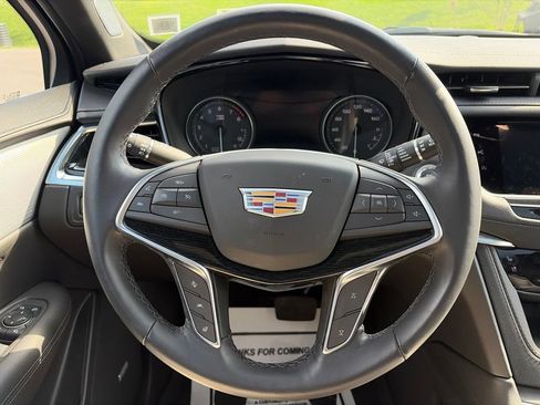 Used 2025 Cadillac XT5 Premium Luxury w/ Technology Package AWD/4WD image 5